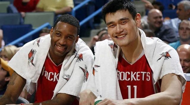 优秀！中国男篮7人闯荡NBA，一人进入名人堂，两人得到总冠军戒指(中国进入nba的球员)