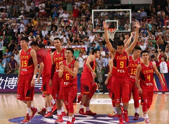 太高产了！中国男篮7人闯荡NBA，一人进入名人堂，两人得到总冠军(中国进入nba的球员)